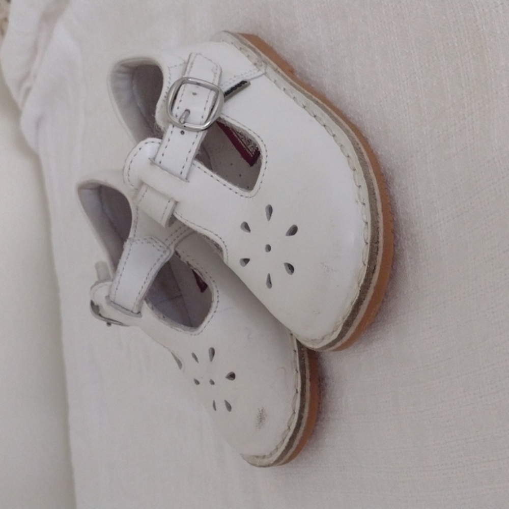 L'AMOUR | White Mary Jane shoes